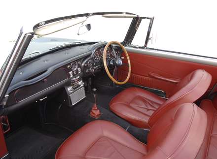 نماي فرمان و صندلي هاي اتومبيل استون مارتين SWB-1966 DB6-Volante-