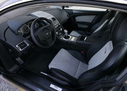 نماي صندلي ها و فرمان  اتومبيل استون مارتين DBS -2083