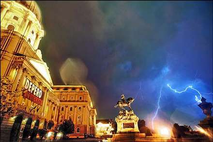 تصاوير  زيباترين و خطرناکترين صاعقه‌ها