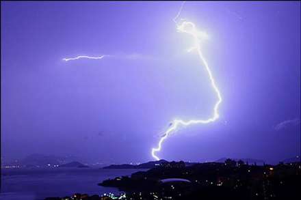 تصاوير  زيباترين و خطرناکترين صاعقه‌ها