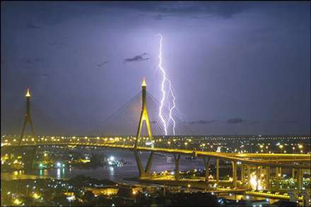تصاوير  زيباترين و خطرناکترين صاعقه‌ها