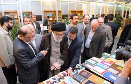 بازديد رهبر انقلاب از نمايشگاه کتاب