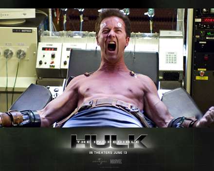 تصوير بازيگر نقش اول فيلم هالک شگفت انگيز (Incredible Hulk) بنام ادوارد نورتون (Edward Norton)