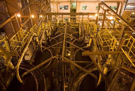 طــــلا  از اکتشاف، استخراج، فرآوري، استحصال و استفاده از آن به روايت تصوير