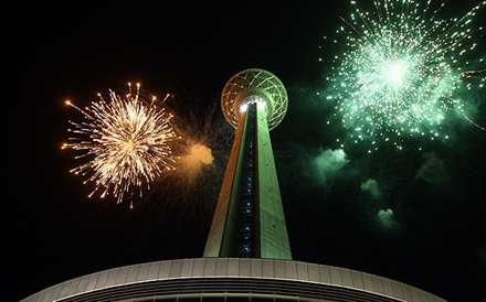 نورافشاني شب نيمه شعبان در برج ميلاد