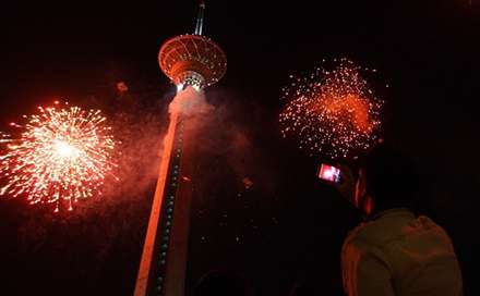 نورافشاني شب نيمه شعبان در برج ميلاد