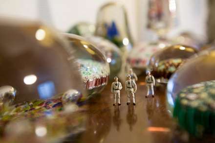 دنياي ما انسانها در مقياسي متفاوت