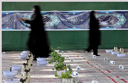 مراسم افطار در حرم مطهر رضوی