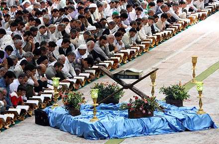 مراسم جزء خوانی قرآن کریم در حرم مطهر حضرت معصومه (س)