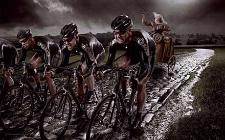 تکنیک اغراق در تبلیغات، ارابه رانی با دوچرخه