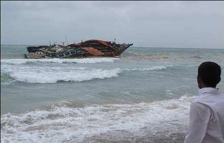 غرق شدن لنج باری در قشم
