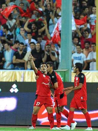 دیدار تیم های پرسپولیس و صنعت نفت آبادان