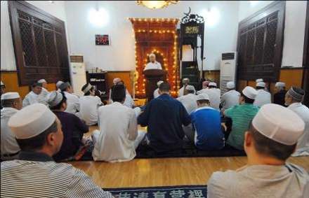 برپایی نماز عید سعید فطر در کشورهای اسلامی