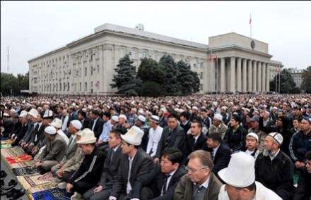 برپایی نماز عید سعید فطر در کشورهای اسلامی