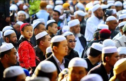 برپایی نماز عید سعید فطر در کشورهای اسلامی