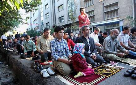 برپایی نماز عید سعید فطر به امامت مقام معظم رهبری