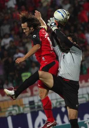 دیدار تیم های ذوب آهن اصفهان و پرسپولیس