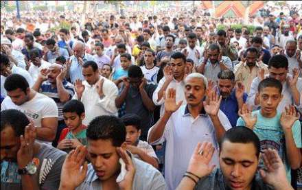 برپایی نماز عید سعید فطر در کشورهای اسلامی