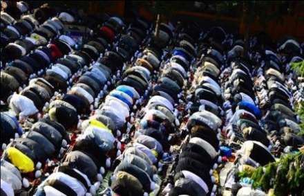 برپایی نماز عید سعید فطر در کشورهای اسلامی