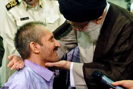 تصاویر دیدار مقام معظم رهبری با جانبازان قطع نخاعی