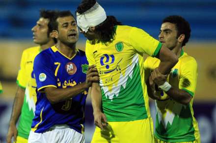 دیدار فوتبال میان تیم های فوتبال راه آهن تهران و صنعت نفت آبادان