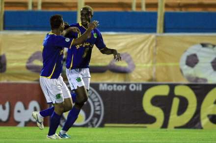 دیدار فوتبال میان تیم های فوتبال راه آهن تهران و صنعت نفت آبادان