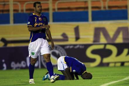 دیدار فوتبال میان تیم های فوتبال راه آهن تهران و صنعت نفت آبادان