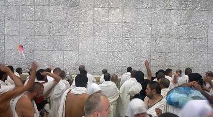 حضور زائران بیت الله الحرام در منا و رمی جمرات