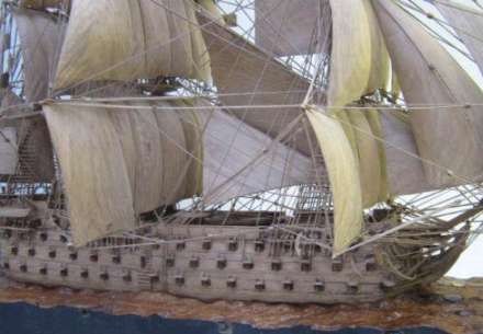 ساخت مجسمه چوبی از کشتی