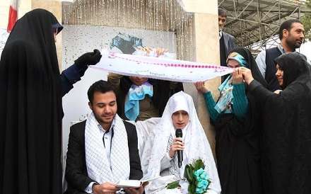 مراسم ازدواج یک زوج دانشجو در جوار مزار شهداء گمنام