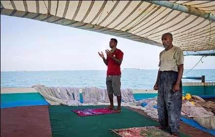 صید ماهی و میگو در جزیره قشم