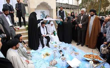 مراسم ازدواج یک زوج دانشجو در جوار مزار شهداء گمنام