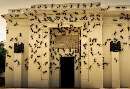 ساختمان ریاست جمهوری در حصار مورچه های غول پیکر