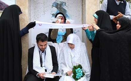 مراسم ازدواج یک زوج دانشجو در جوار مزار شهداء گمنام