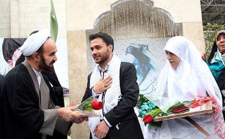مراسم ازدواج یک زوج دانشجو در جوار مزار شهداء گمنام