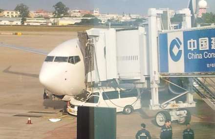 تصادف عجیب هواپیما با اتومبیل