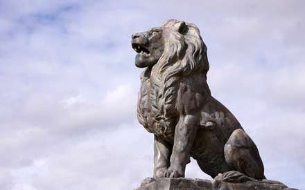 تصویر مجسمه (تندیس) یک شیر