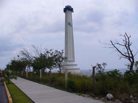 فانوس دریایی ودریا