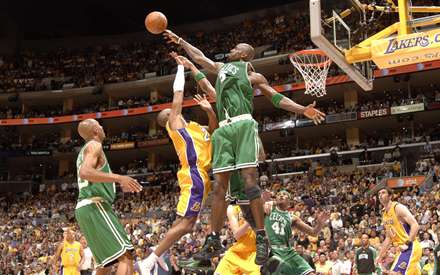 فينال سال 2010 بين دو تيم بسکتبال بوستون سلتیکز و لوس انجلس لیکرز