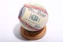 توپ بیسبال با نقش دلار