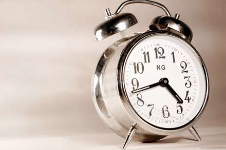 ساعت زنگ دار قدیمی