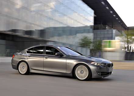 BMW 5-Series (2011)نمای بغل