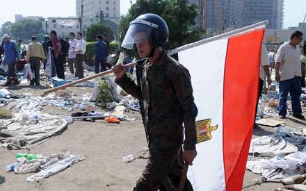 سربازی با پرچم