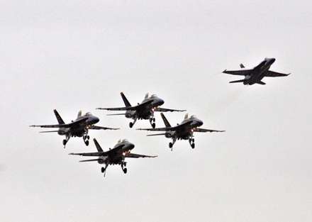هواپیمای جنگنده F-18A Hornet