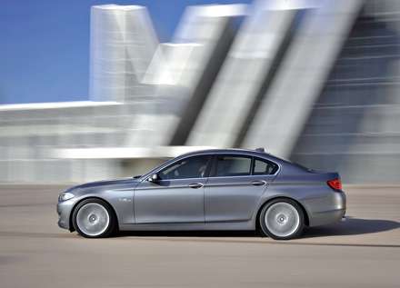 BMW 5-Series (2011)نمای بغل