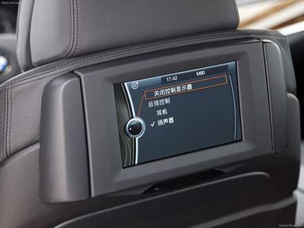 صفحه نمایش روی صندلیهای عقب بی ام و 528 سری 5 (Long-Wheelbase)