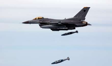 هواپیمای جنگنده F-16 Fighting Falcon (اف-16)