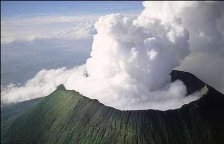 آتشفشان مرگ در خطرناکترین نقطه دنیا