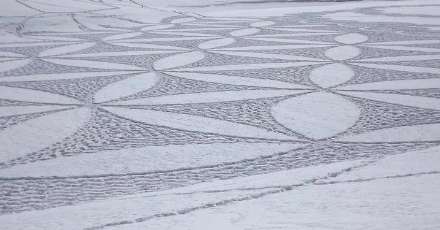 طراحی های زیبا و بزرگ بر روی برف