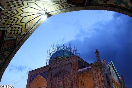 گزارش تصویری از مرمت گنبد امامزاده حسین (ع) در قزوین